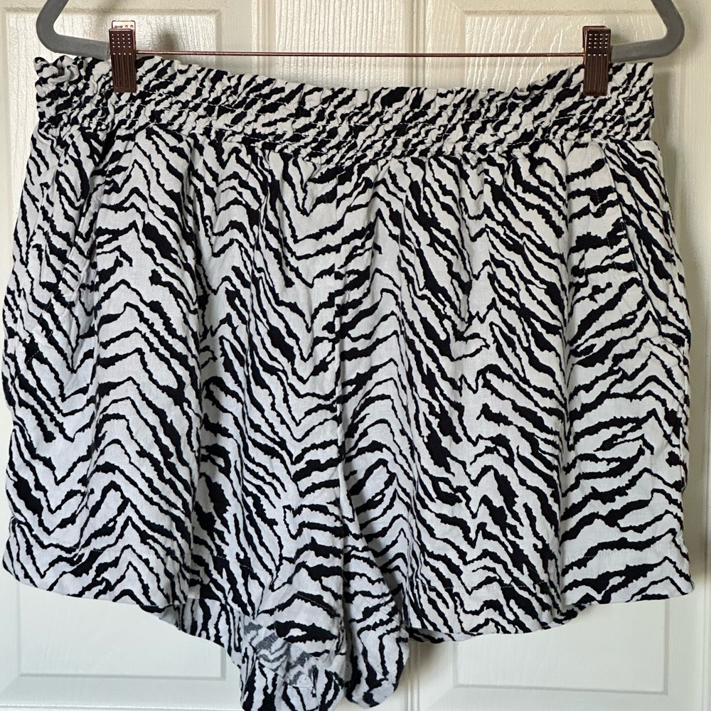Ava and Viv Target zebra print stretch shorts 1x